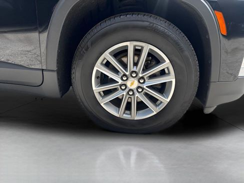 Used 2023 Chevrolet Traverse LT AWD/4WD image 2