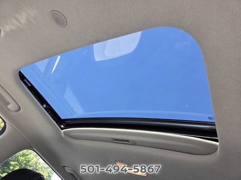 Used 2025 Hyundai Venue SEL FWD image 17
