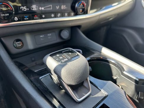 Used 2025 Nissan Rogue SL w/ SL Premium Package image 46