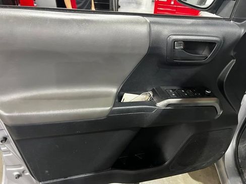 Used 2018 Toyota Tacoma 2WD Double Cab image 5
