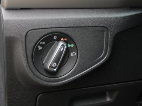 Certified 2022 Volkswagen Atlas SEL R-Line image 11