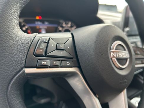 Used 2025 Nissan Altima 2.5 SV FWD image 17