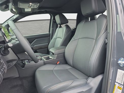 Used 2025 Toyota Tacoma Limited AWD/4WD image 15