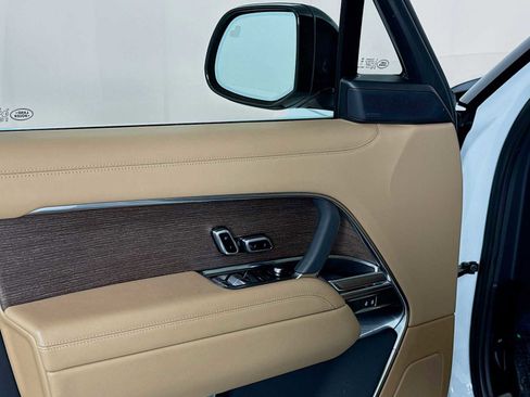 Certified 2025 Land Rover Range Rover Long Wheelbase SE image 38