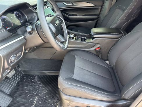 Certified 2024 Jeep Grand Cherokee Laredo RWD image 14