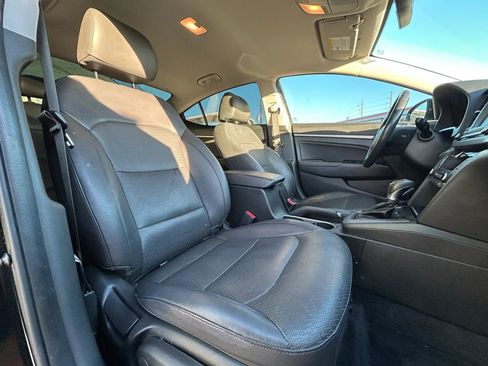 Used 2018 Hyundai Elantra Limited image 13