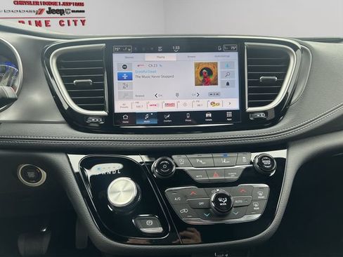 New 2026 Chrysler Pacifica Select AWD/4WD image 16