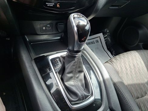 Used 2020 Nissan Rogue S AWD/4WD image 14