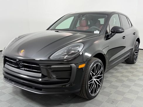 Certified 2026 Porsche Macan AWD/4WD image 1