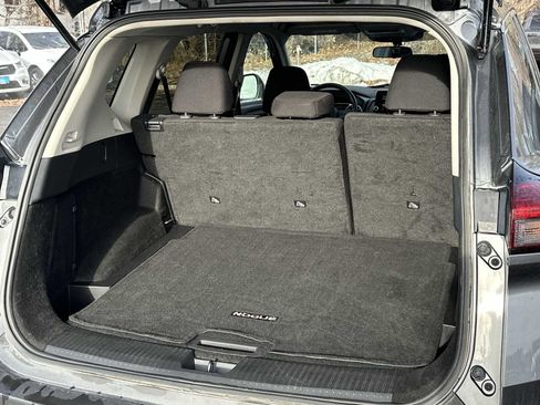Used 2023 Nissan Rogue S image 18