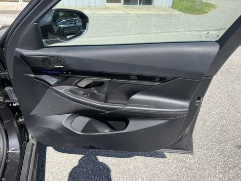 Used 2025 BMW 530i RWD image 24