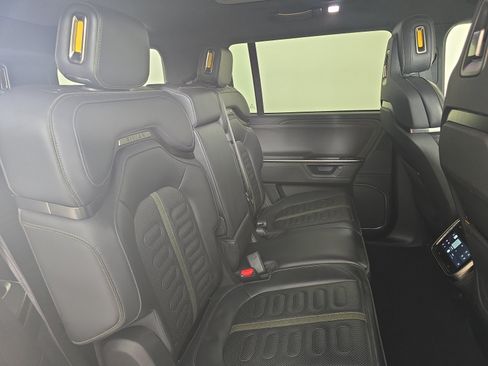 Used 2025 Rivian R1S Adventure AWD/4WD image 23