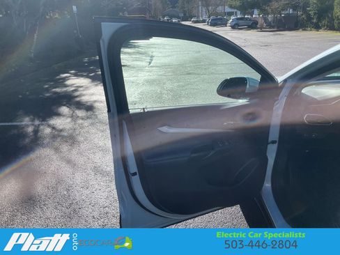 Used 2022 Chevrolet Bolt EUV LT w/ Convenience Package image 16