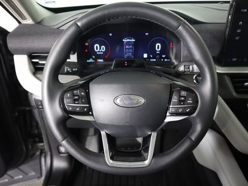 Certified 2025 Ford Explorer Platinum w/ Ultimate Package AWD/4WD image 39