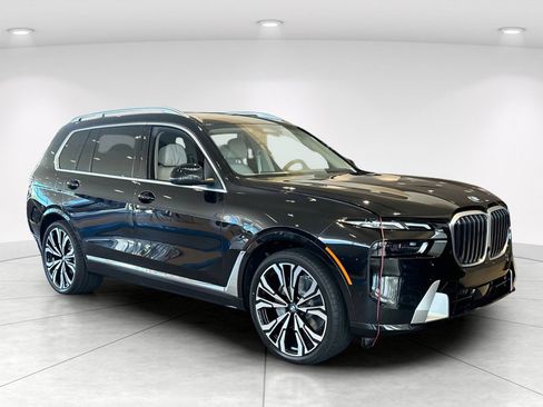New 2027 BMW X7 xDrive40i w/ Premium Package AWD/4WD image 2