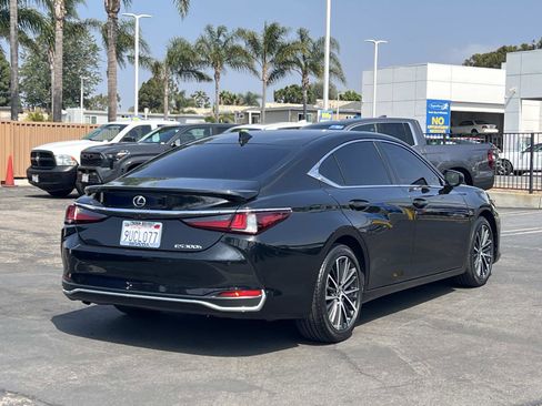 Used 2025 Lexus ES 300h w/ Premium Package FWD image 25