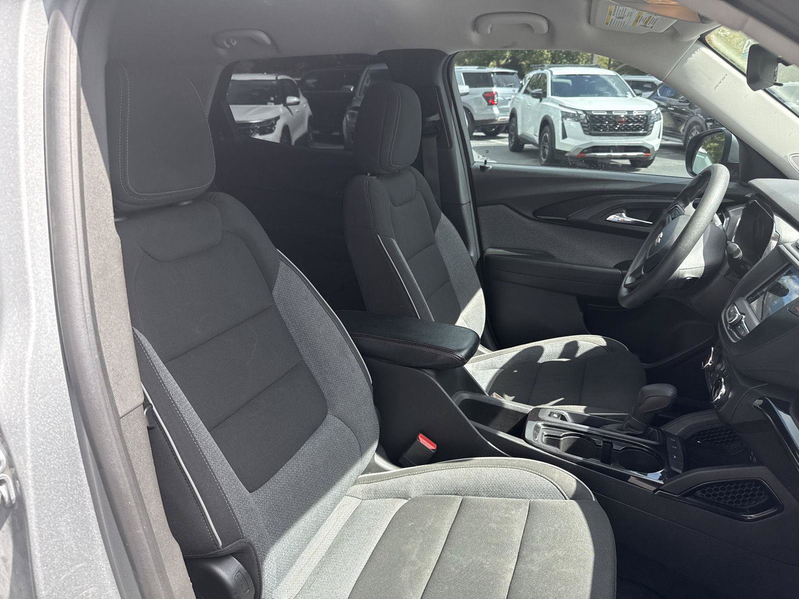 Used 2023 Chevrolet TrailBlazer LT FWD image 21