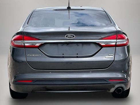 Used 2017 Ford Fusion SE w/ Fusion SE Technology Package image 6