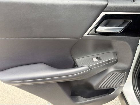 Used 2023 Mitsubishi Outlander SE FWD image 9