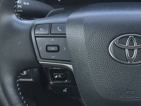 Used 2025 Toyota Camry SE FWD image 14