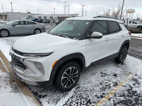 Used 2025 Chevrolet TrailBlazer LT image 1