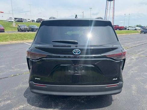 Used 2025 Toyota Sienna XLE FWD image 4
