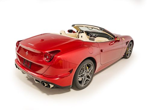 Used 2015 Ferrari California T RWD image 16