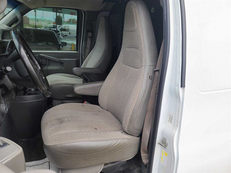 Used 2017 Chevrolet Express 2500 RWD image 10