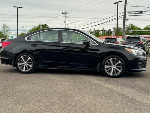 Used 2017 Subaru Legacy 2.5i Limited AWD/4WD image 2