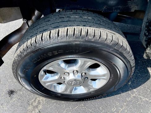 Used 2024 RAM 2500 Big Horn AWD/4WD image 38