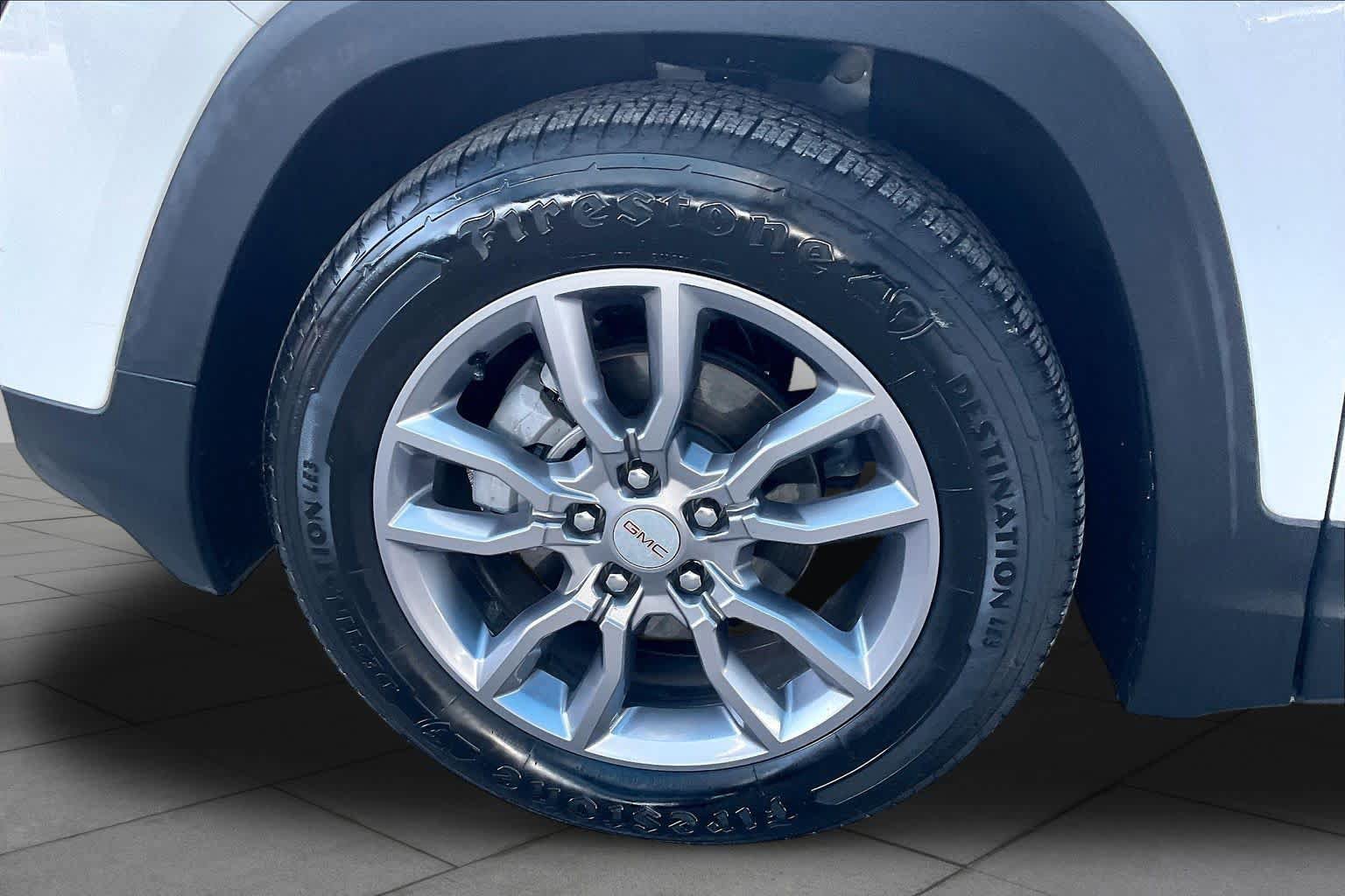 Used 2022 GMC Terrain SLT w/ Tech Package FWD image 11