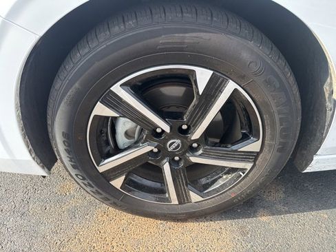 Used 2025 Nissan Sentra SV image 9