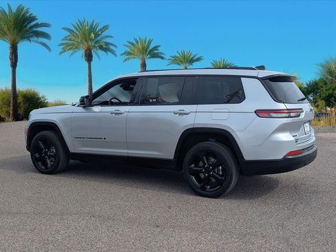 Used 2024 Jeep Grand Cherokee L Altitude AWD/4WD image 4