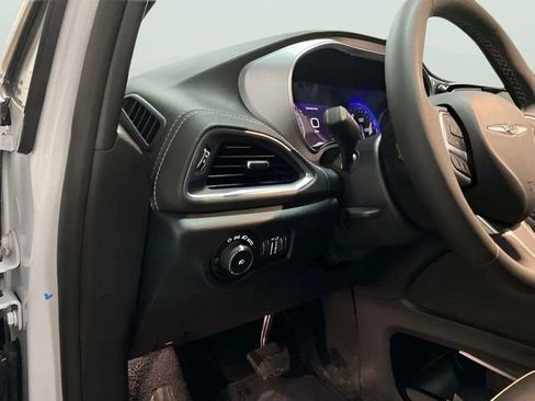 Used 2026 Chrysler Pacifica Limited FWD image 20