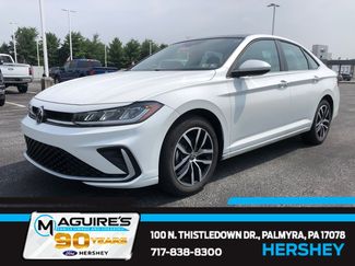 Used 2025 Volkswagen Jetta SE image 1