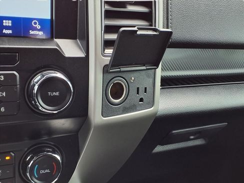 Used 2020 Ford F150 Lariat image 17