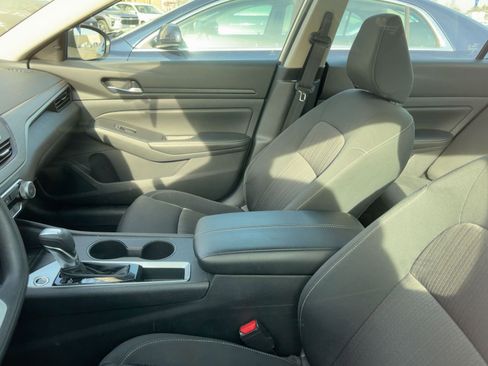 Used 2025 Nissan Altima 2.5 SV image 7