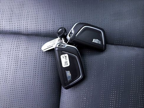 Used 2024 Cadillac Lyriq Sport RWD image 31