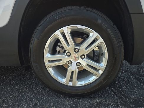 Used 2024 GMC Terrain SLE FWD image 10