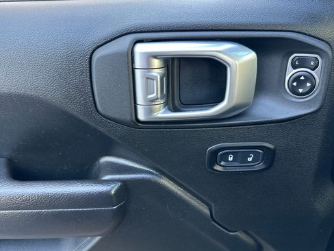 Used 2022 Jeep Wrangler Rubicon image 11