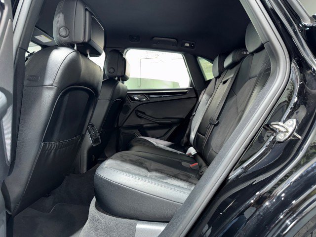 Used 2018 Porsche Macan AWD/4WD image 45