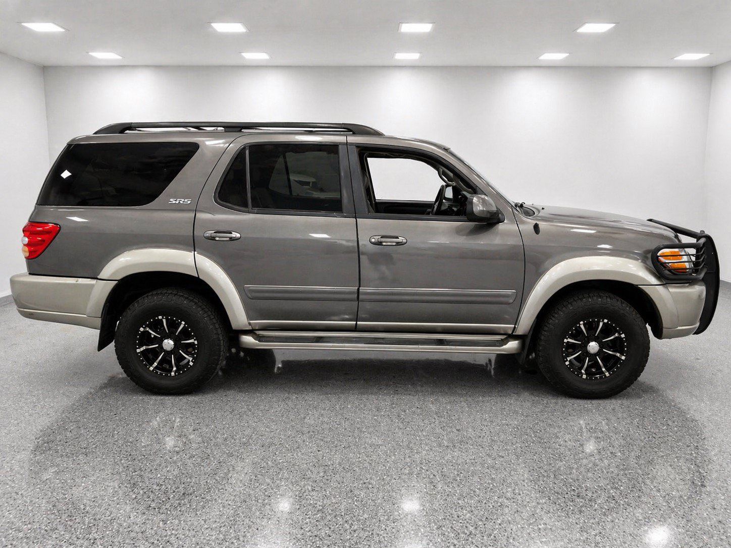 Used 2003 Toyota Sequoia SR5 w/ Preferred Pkg AWD/4WD image 4