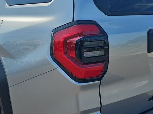 Used 2025 Toyota 4Runner SR5 AWD/4WD image 30