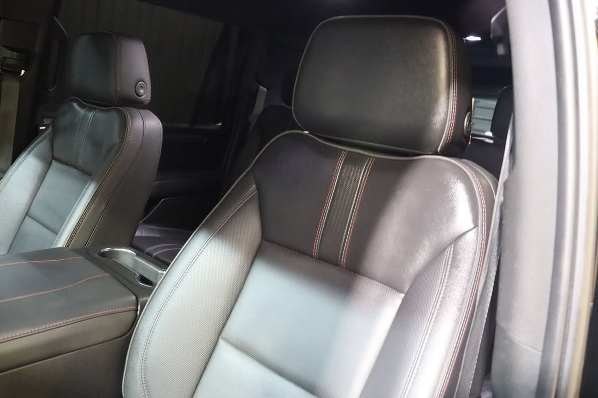 Used 2026 Chevrolet Suburban RST RWD image 38