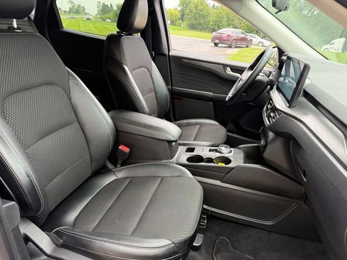 Certified 2025 Ford Escape SE FWD image 12