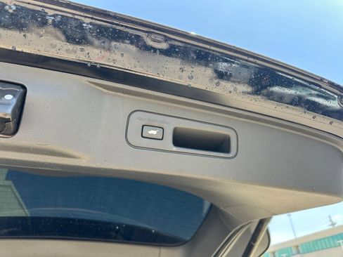 Used 2025 Honda Pilot Touring image 25