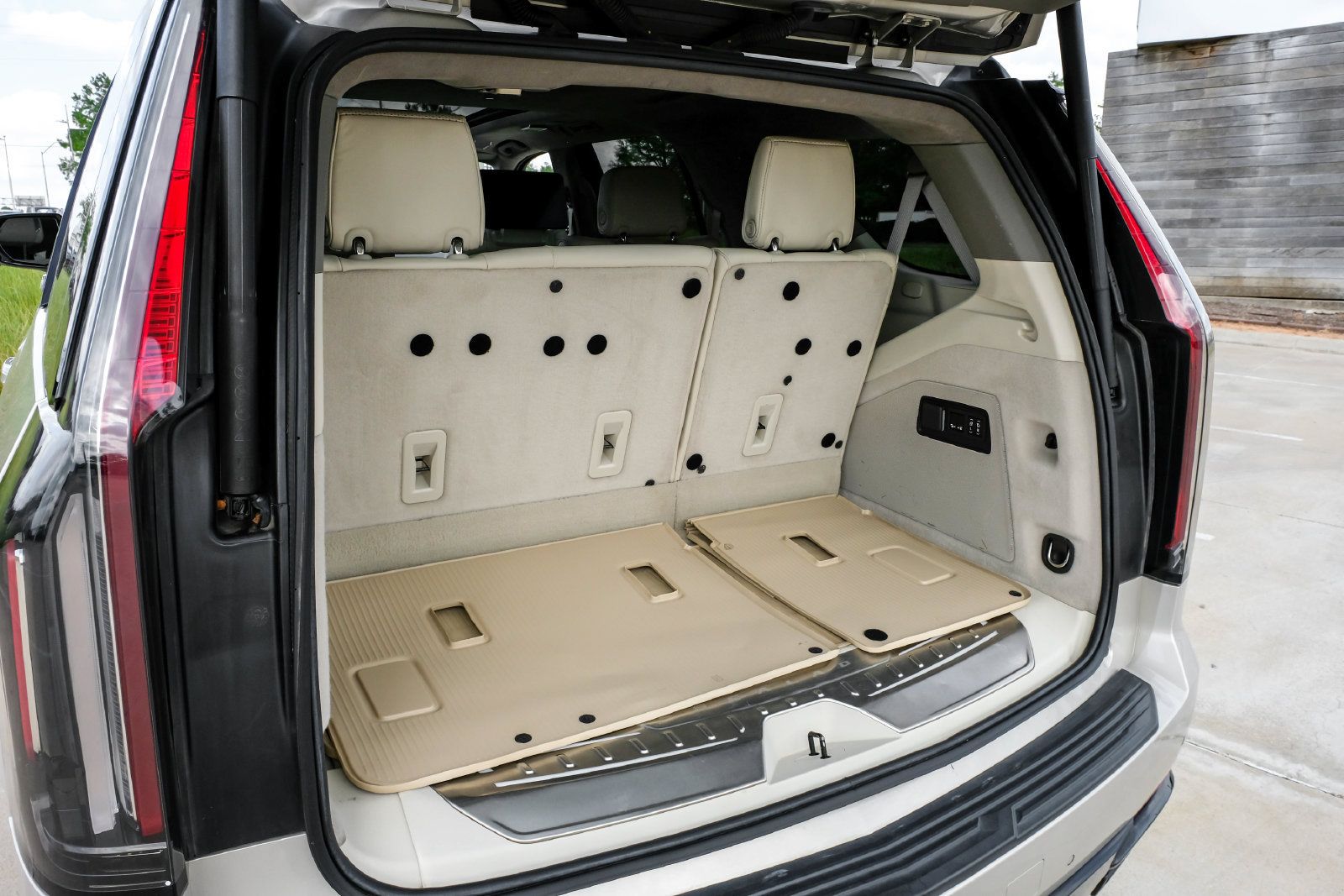 Used 2021 Cadillac Escalade Sport Platinum AWD/4WD image 63