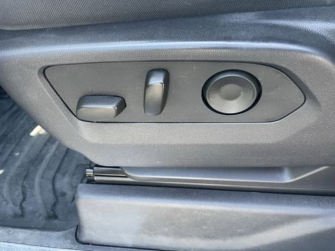 Used 2024 GMC Sierra 3500 SLE w/ SLE Convenience Package image 14