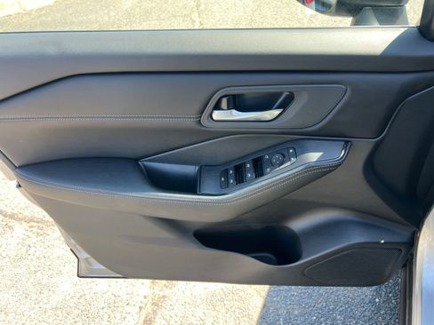 Used 2024 Nissan Rogue SV w/ SV Premium Package image 13