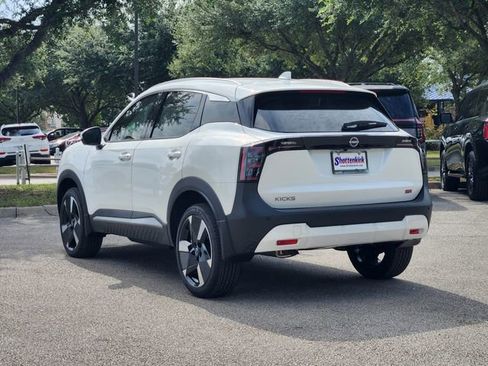 New 2025 Nissan Kicks SR image 4